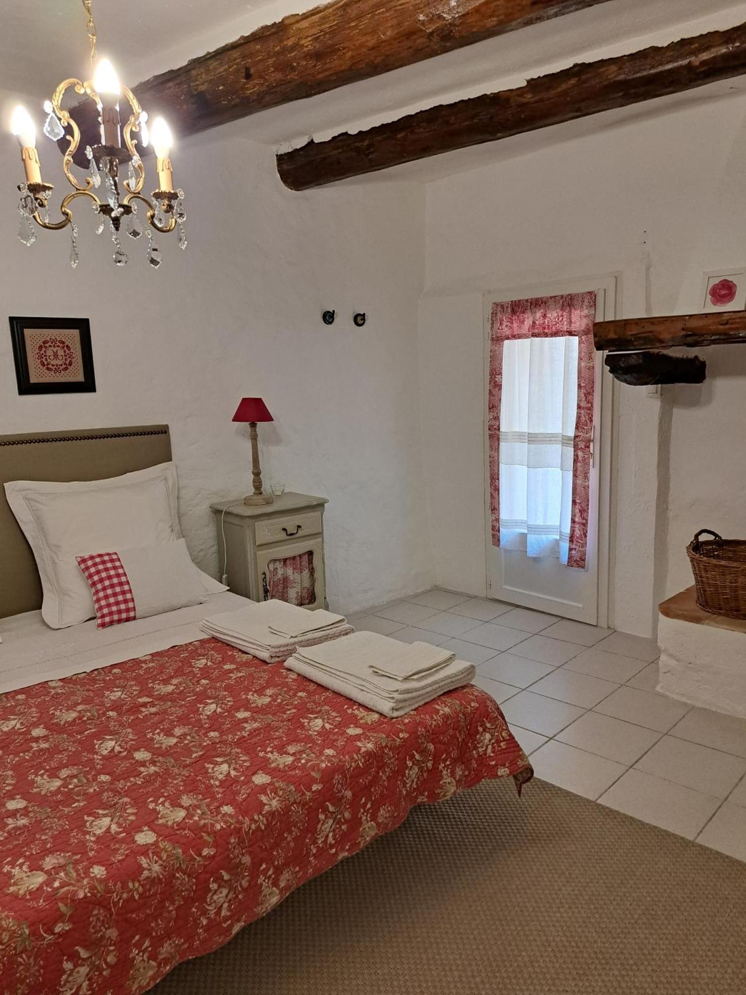 Bed and Breakfast La Maison De Gisele Saint-Victor-des-Oules Zewnętrze zdjęcie